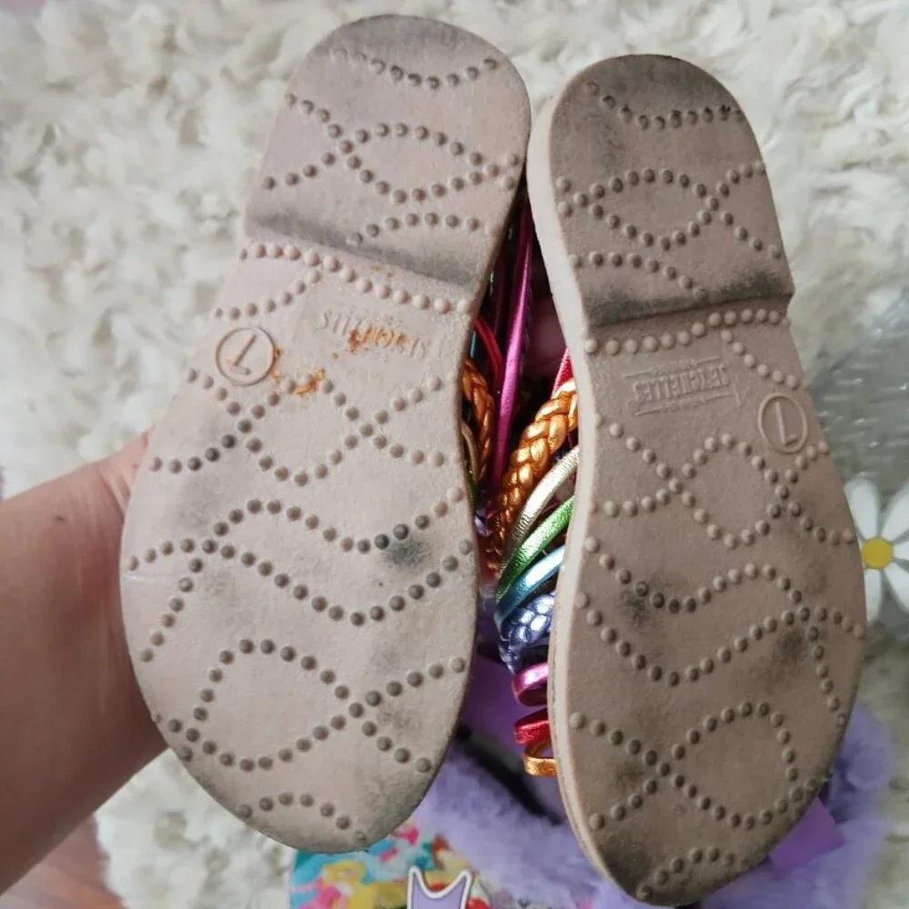 TODDLERS 3 PAIR SHOES - Picture 3 of 7